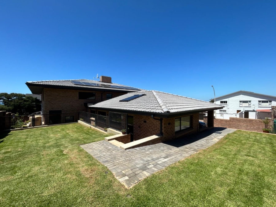 4 Bedroom Property for Sale in Wavecrest Eastern Cape